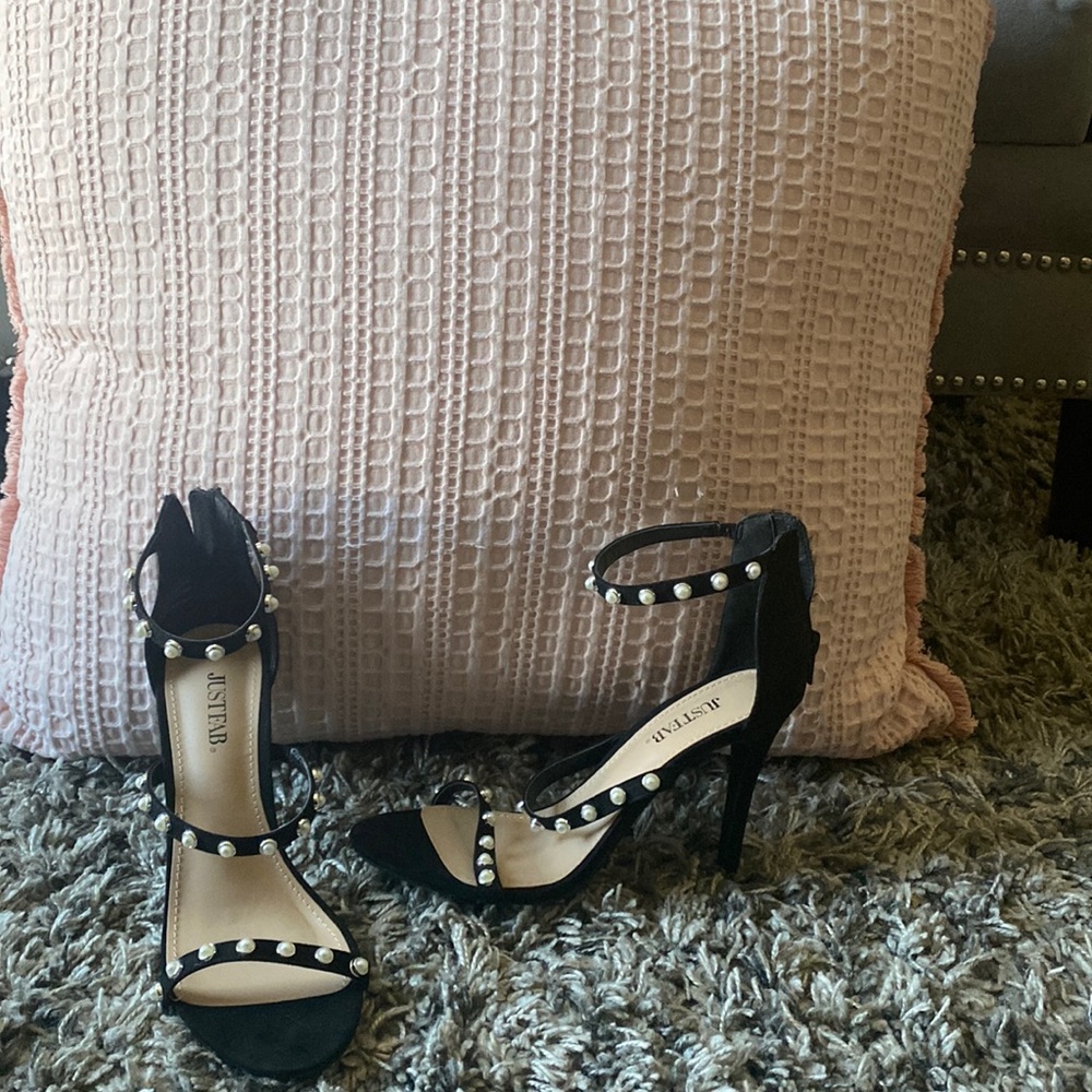 Black heels with pearls